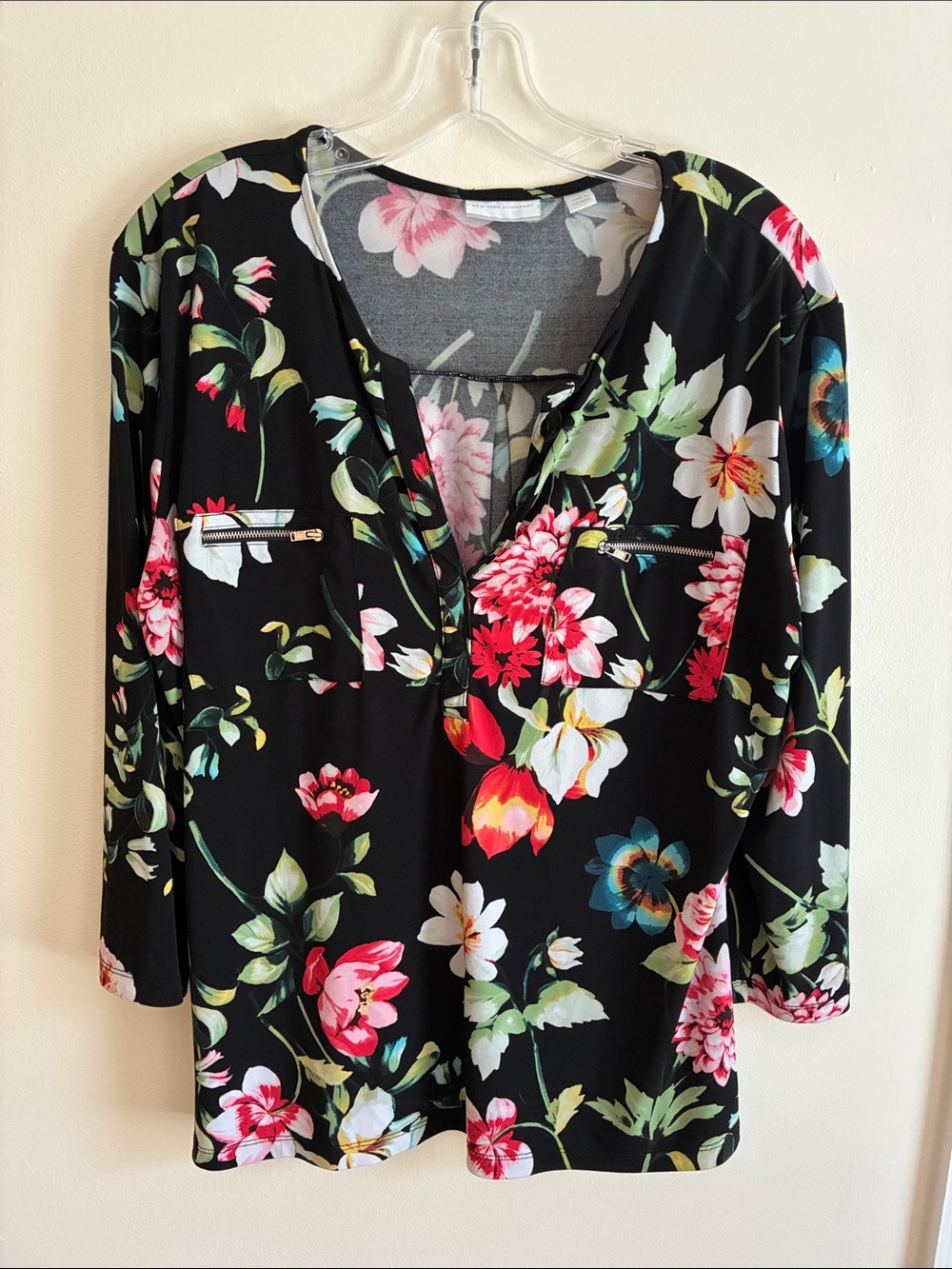 New York & Company Black Floral V-Neck Blouse